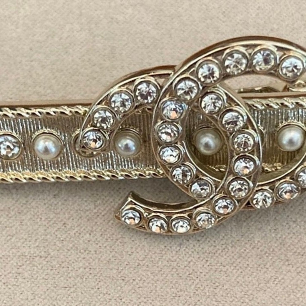 Chanel Pearl and Crystal Hair Clip COA included SB002-002 - Picture 2 of 6